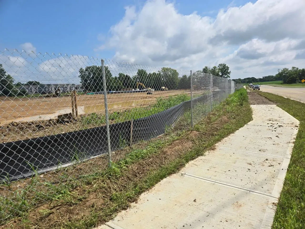 Cerramiento de obra con control de acceso seguro — Midway Rent-A-Fence